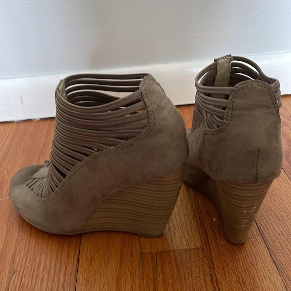 MIA Malibu Beige Strappy Wedge Sandals Women’s Size 6M - Picture 4 of 10